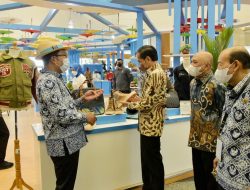 Presiden Jokowi Pesan Produk UMKM Jawa Barat Untuk Suvenir Delegasi G20 Produk yang dipesan radio kayu dan jam tangan kayu