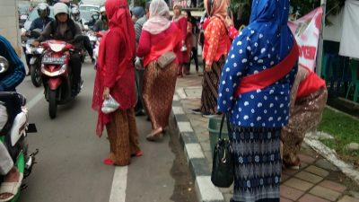 Relawan Korda FORGAN Banten Bagikan Takjil Buka Puasa di Lippo Karawaci Kota Tangerang